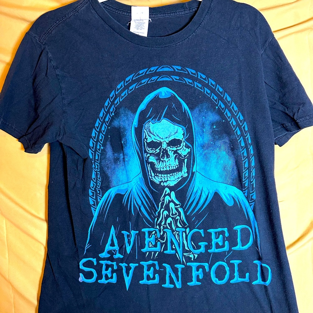 Avenge Sevenfold Vintage t- shirt size Medium!